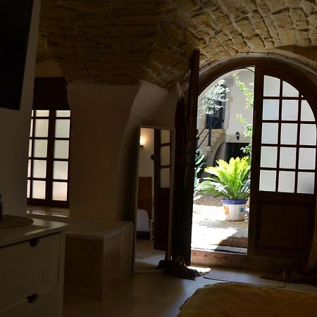 Aigues-Vives  La Cachette B&B 외부 사진