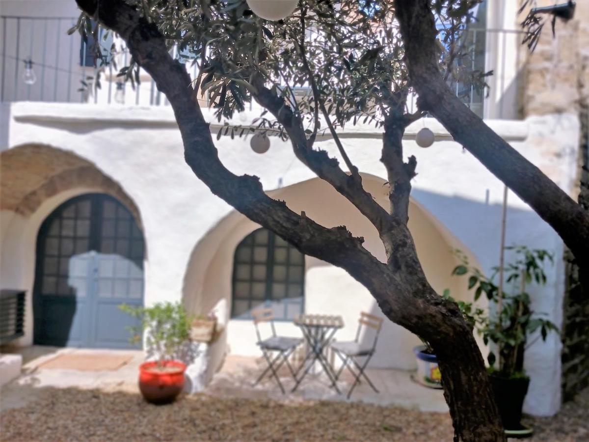 Aigues-Vives  La Cachette B&B 외부 사진