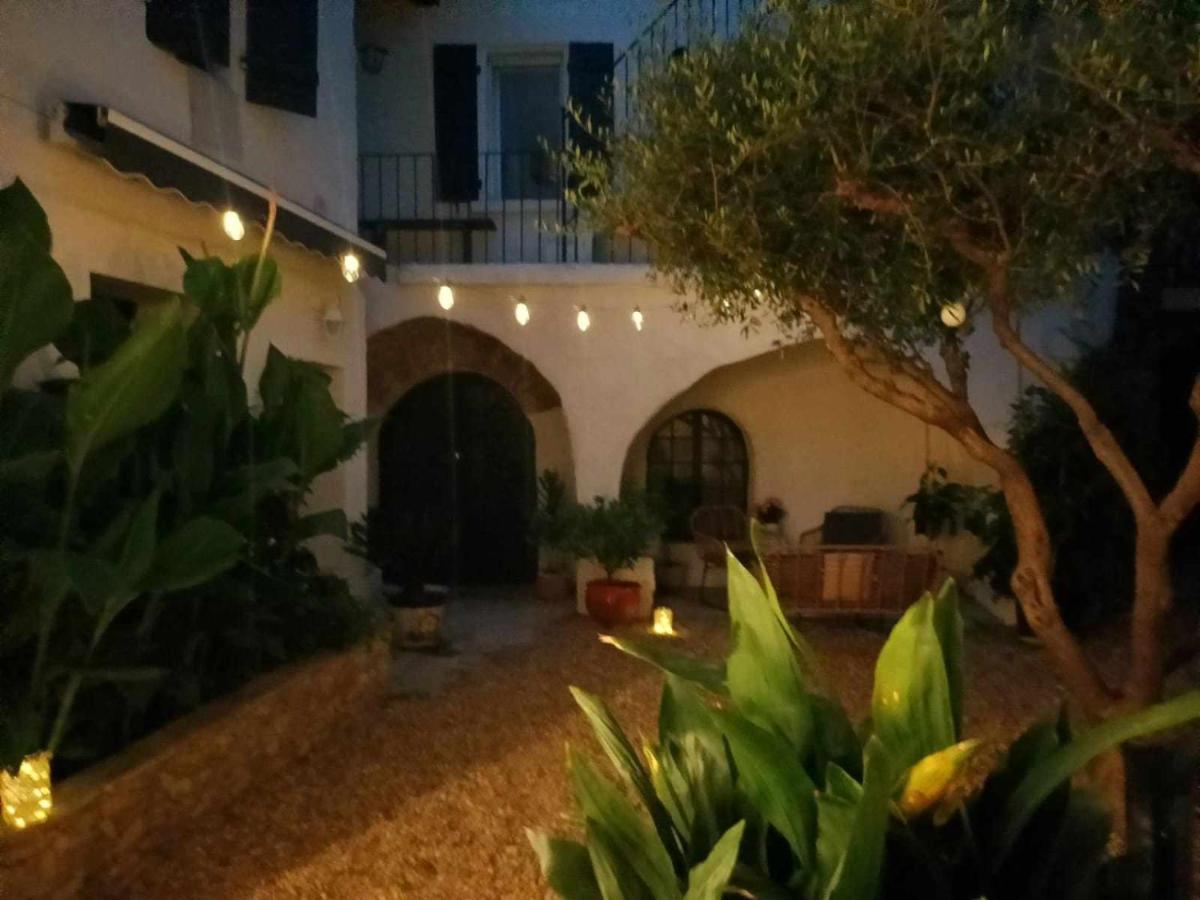 Aigues-Vives  La Cachette B&B 외부 사진