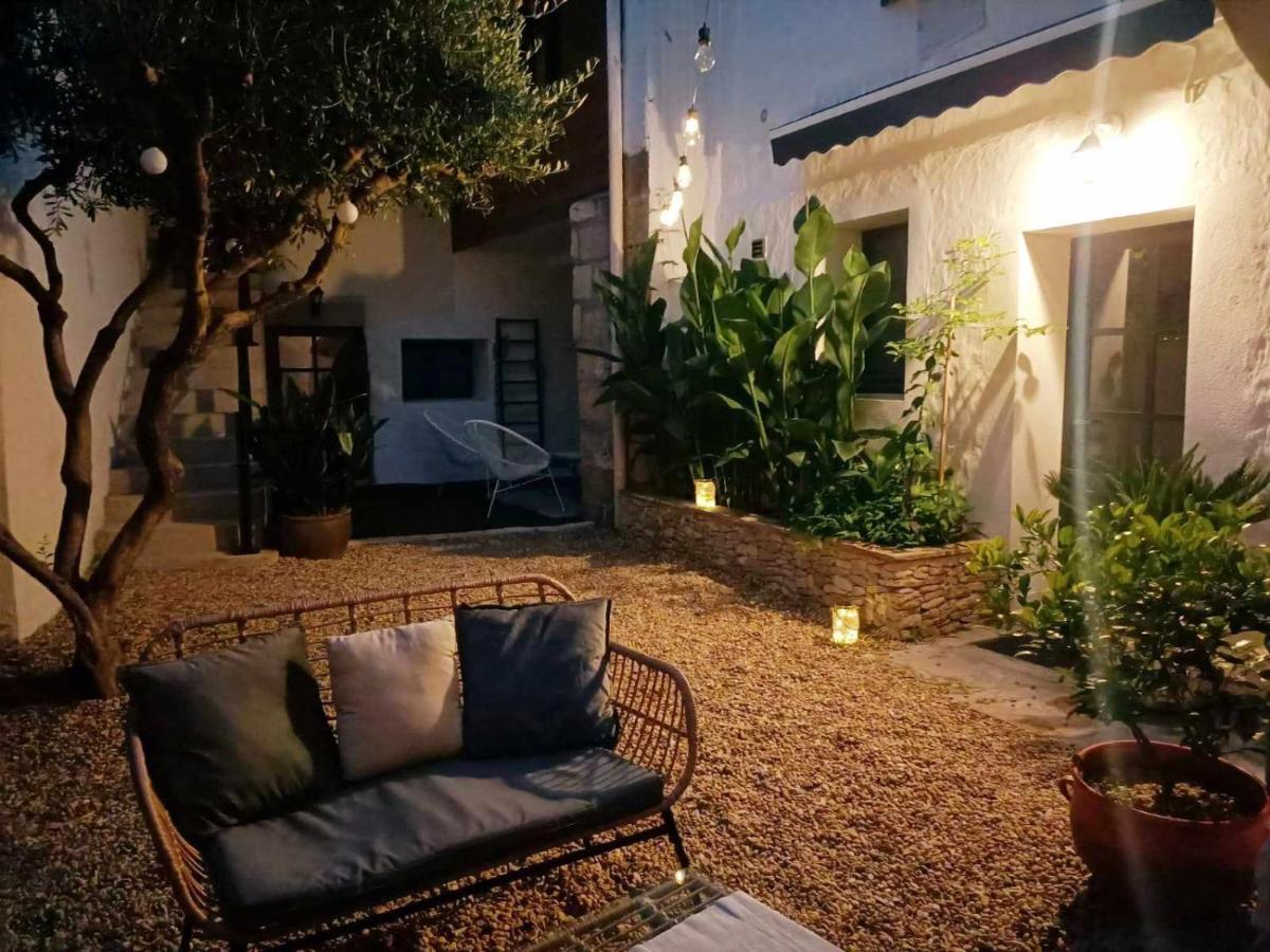 Aigues-Vives  La Cachette B&B 외부 사진