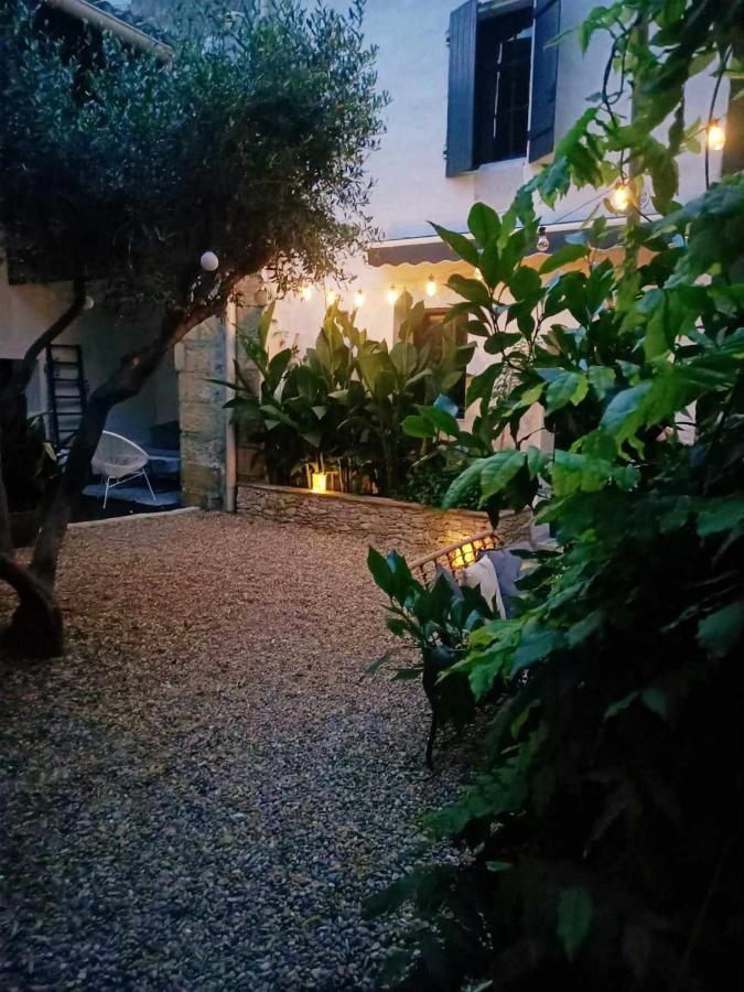 Aigues-Vives  La Cachette B&B 외부 사진
