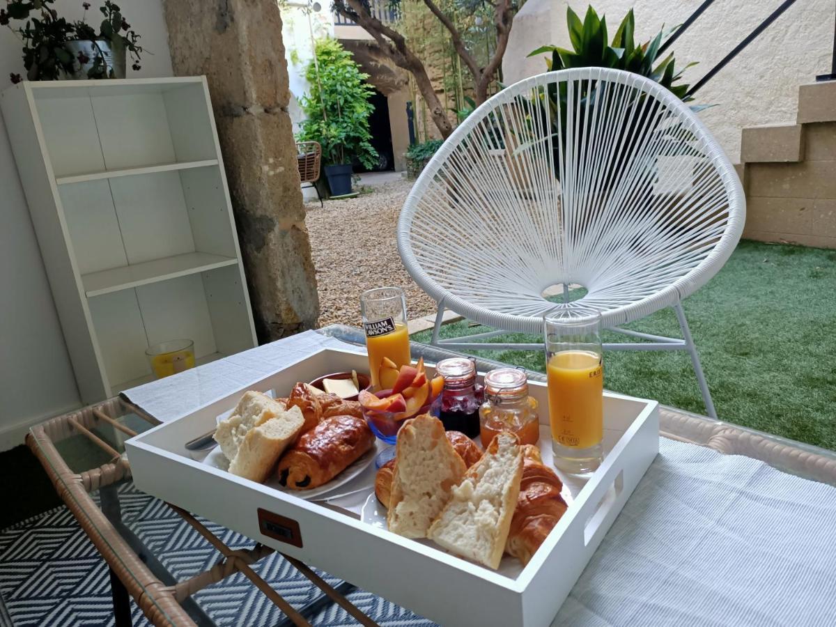 Aigues-Vives  La Cachette B&B 외부 사진
